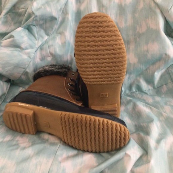 Brand new Bass Navy/Brown Duck Boots - Picture 3 of 3
